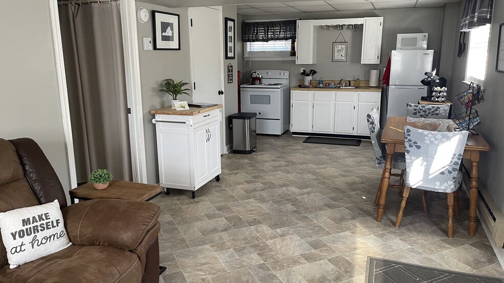 Building Photo - 220 Pearson Dr