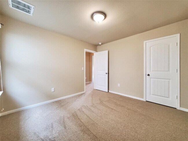 Building Photo - 6001 Roderick Dr