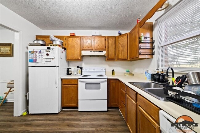 Building Photo - Two-Story Duplex in Excellent Blacksburg Location