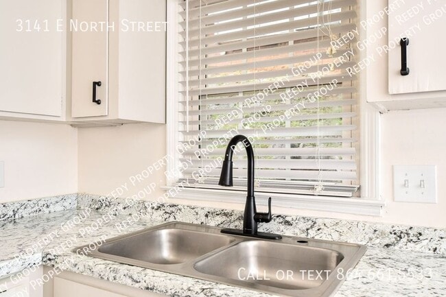 Building Photo - 3141 E North St