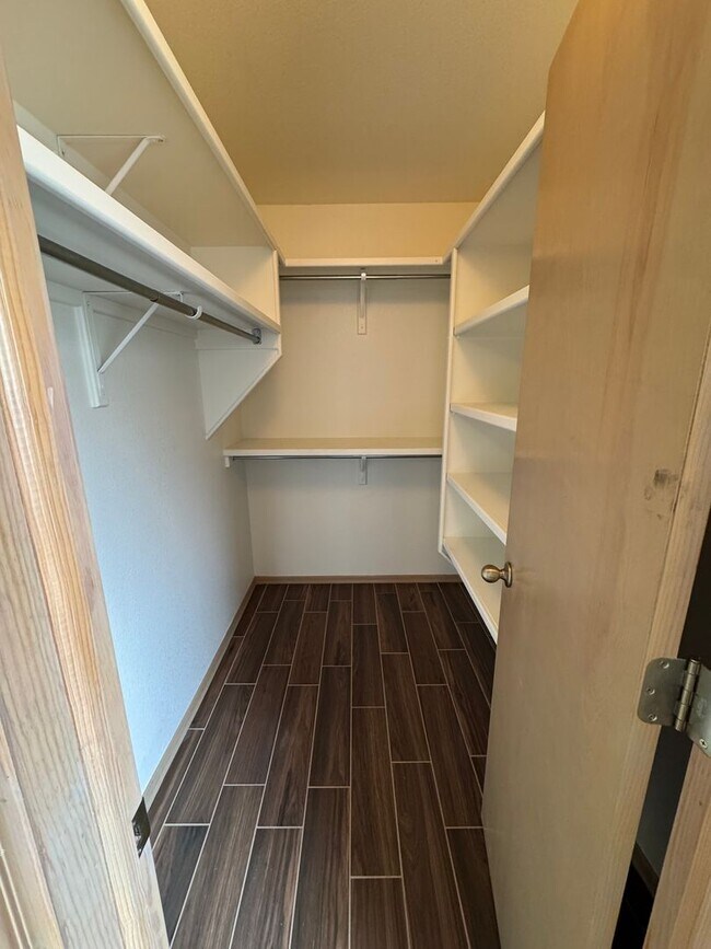 Building Photo - Nice townhome located off Foothills and Telshor.