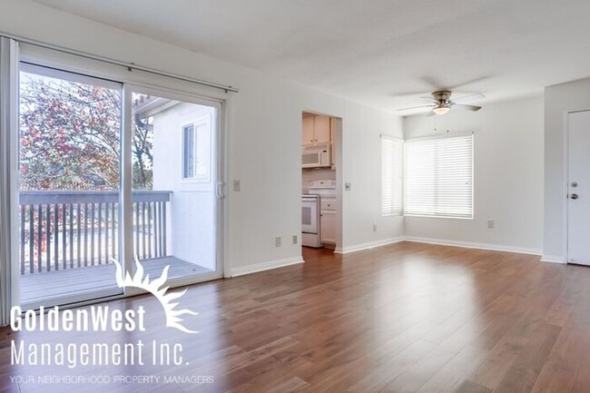 Building Photo - Charming 2Bdm 2Ba Upstairs Condo in a Prim...