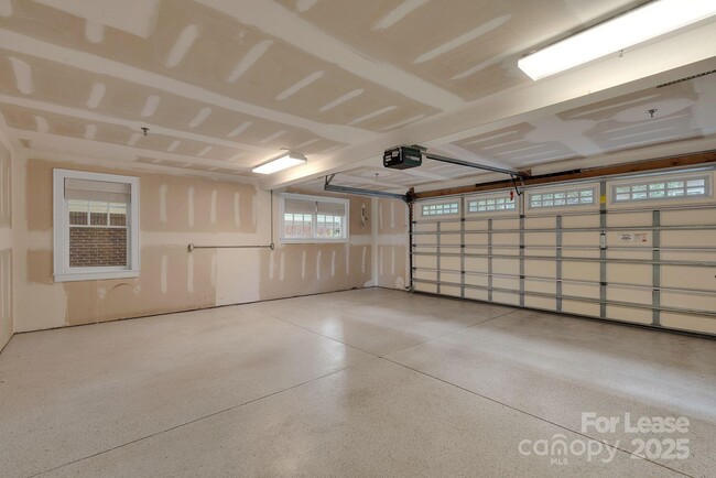 Building Photo - 336 Magnolia Ave