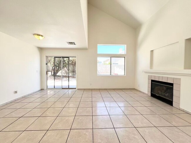 Building Photo - Beautiful two-story home