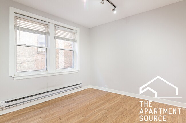 Building Photo - 511 W Belmont Ave