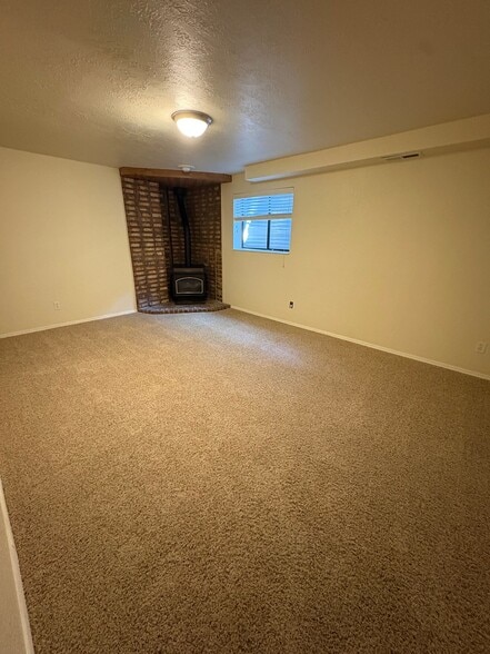 Building Photo - 1120 Canyon Rd