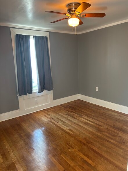 Bedroom 1 - 2214 Oak St