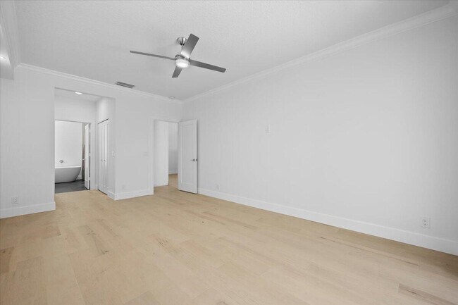 Building Photo - 204 Clocktower Dr