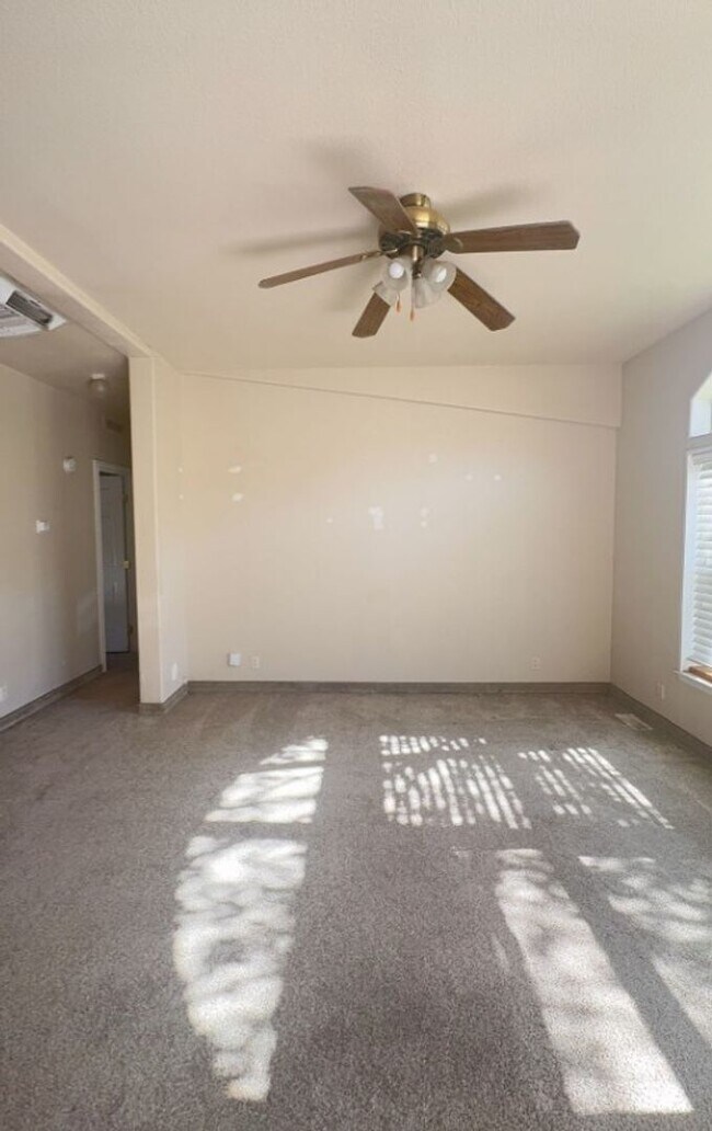 Building Photo - 311 N Highland Dr