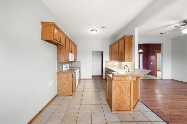 Building Photo - 616 Garrison Ln
