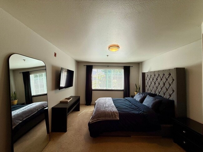 Building Photo - Burien Condo