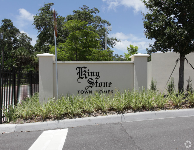 Building Photo - King Stone Town Homes