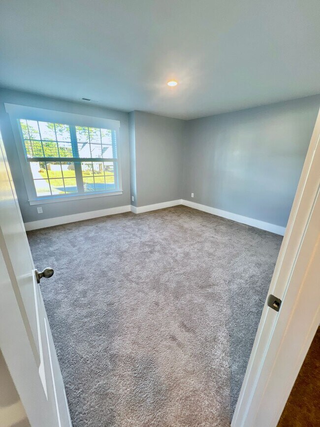 Building Photo - Prestigious 4 Bedroom Home on the Crystal ...