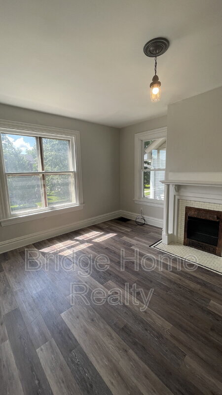 Building Photo - 401 N McKean St