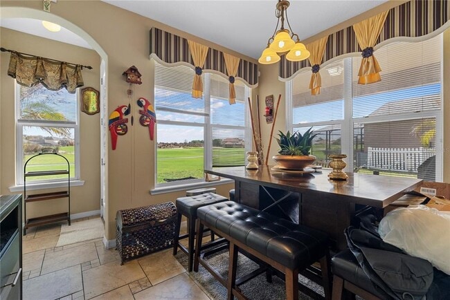 Building Photo - 1352 Oakcrest Ct