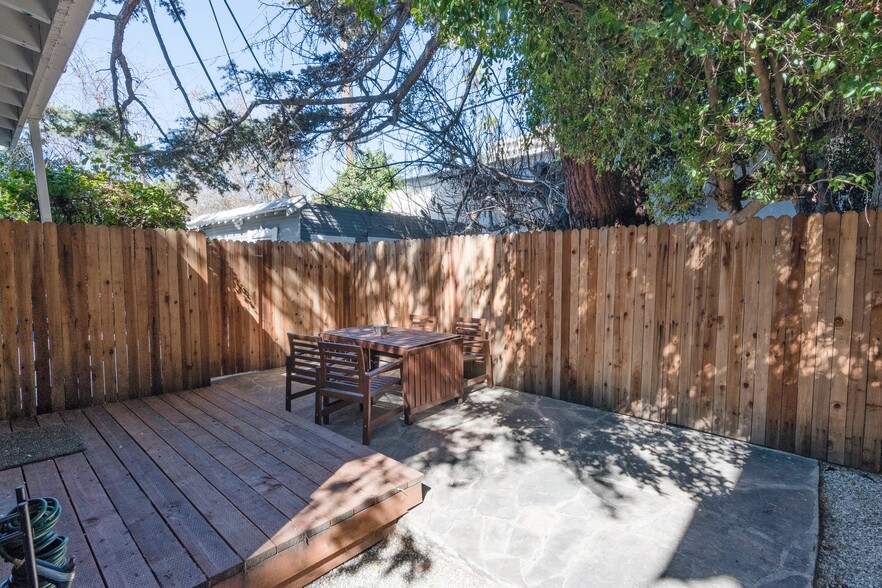 Building Photo - 4417 Avocado St