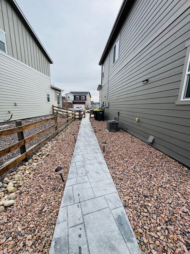 Building Photo - 5642 Heathland Terrace