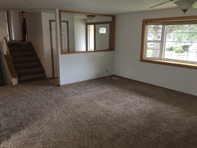 Building Photo - 3 Bed/2 Bath Northside Home