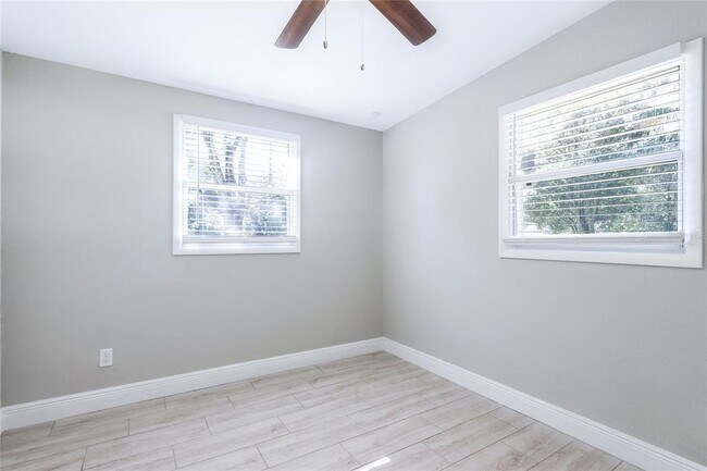 Building Photo - 1325 Windsor Way