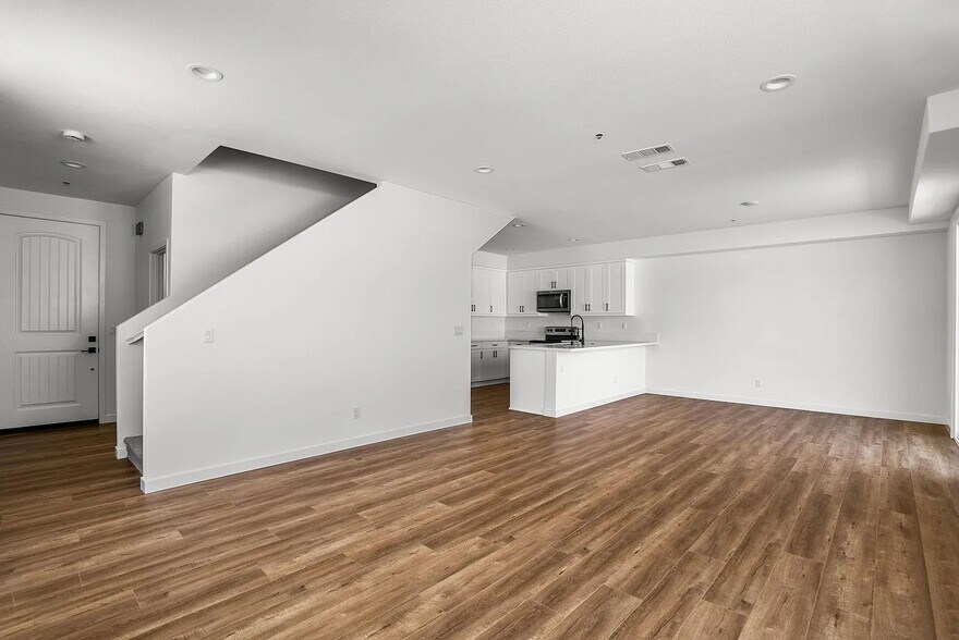 Building Photo - 5834 Norwood Ave