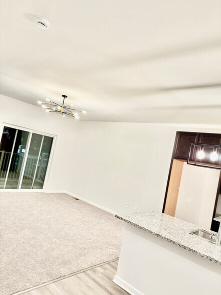 Building Photo - 4840 Ludlow Ln