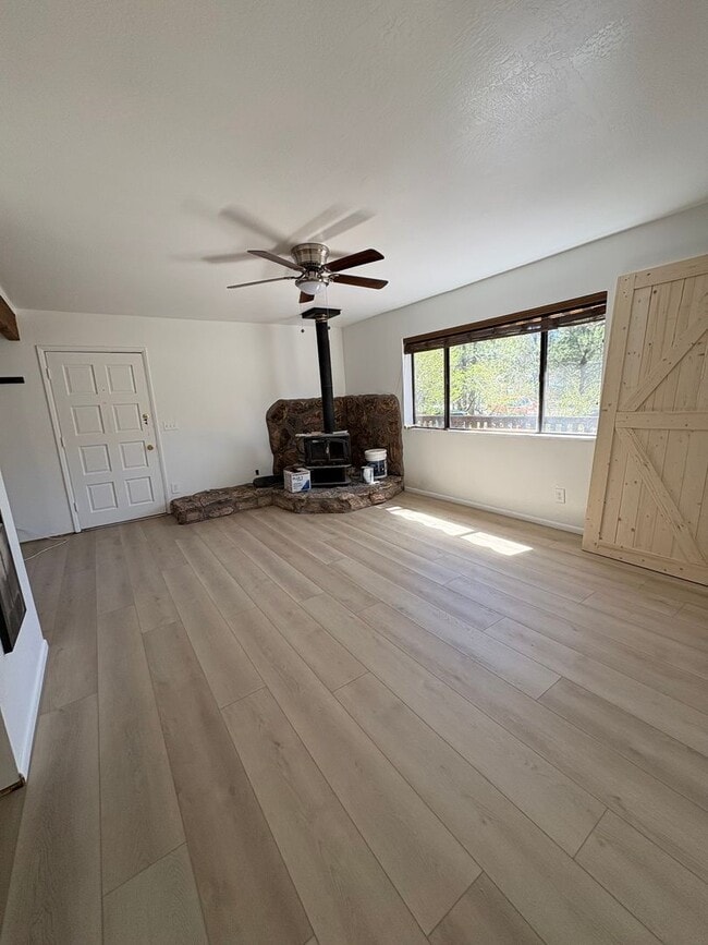 Building Photo - 3 bedroom Munds Park Home