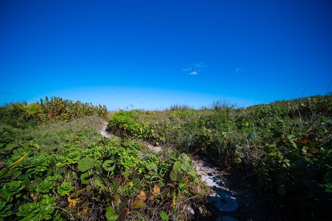 Building Photo - 4000 S Ocean Blvd