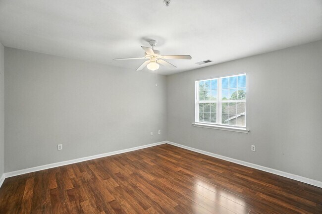 Building Photo - Minutes from UNCC Campus