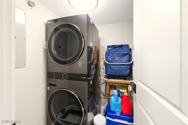 Building Photo - 9103 Vanderbilt Dr