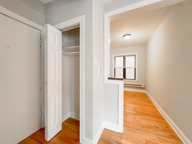 Building Photo - 3725 N Pine Grv