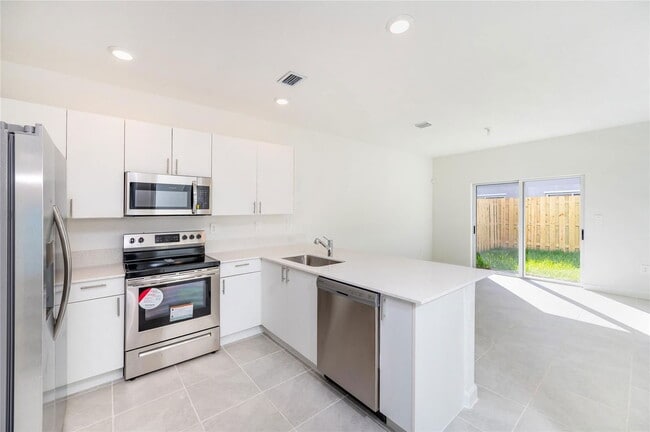 Building Photo - 2680 SE 10th St