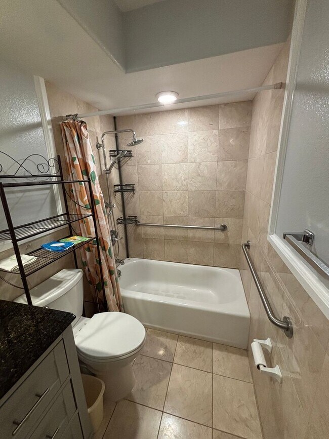 Building Photo - Fully Furnished One Bedroom Rental In Aiea