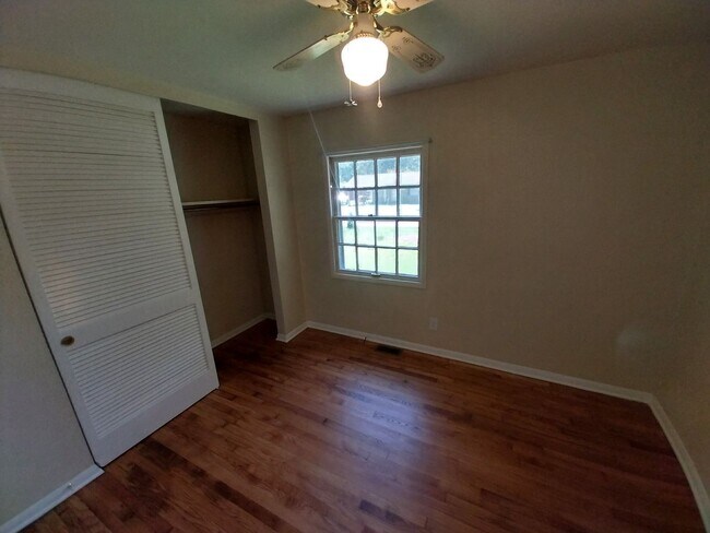 Building Photo - 1714 Wesley Dr