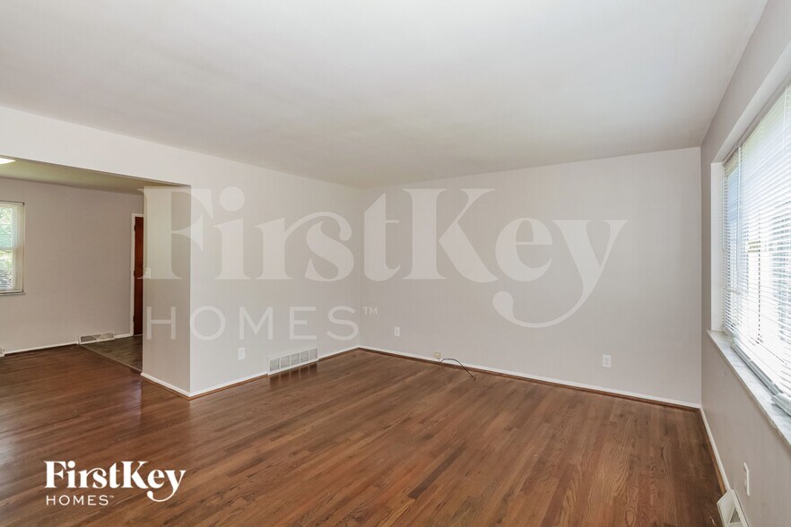 Building Photo - 9216 Maverick Dr