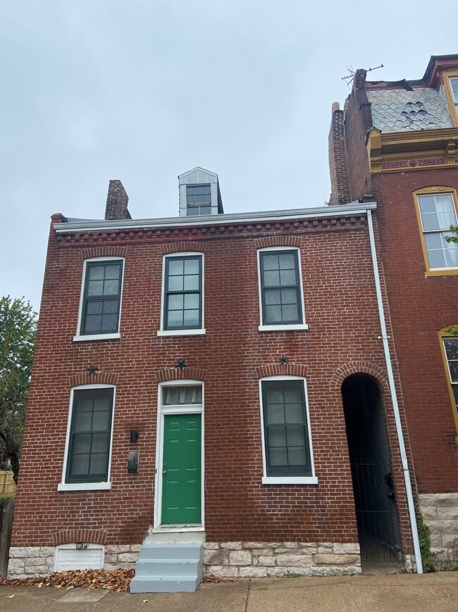 Building Photo - 2117 Menard St