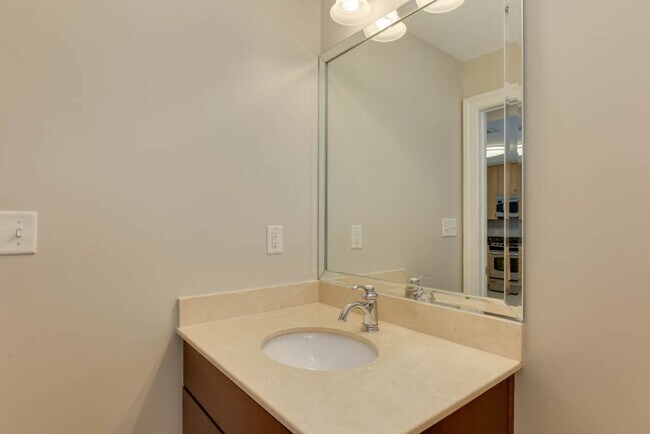 Building Photo - Spectacular Penthouse Condo in Downtown No...