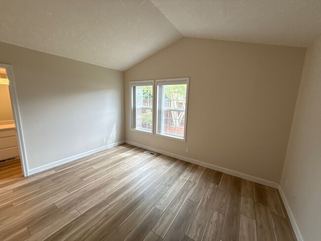 Building Photo - 5512 Murray St SE