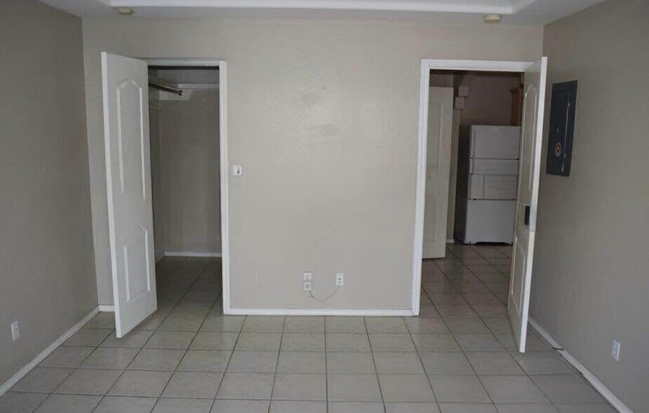 Building Photo - 2210 Peridot St