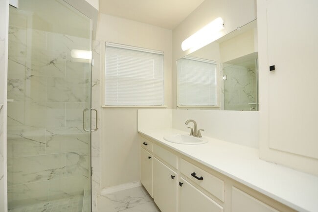 Building Photo - 12910 Queensbury Ln