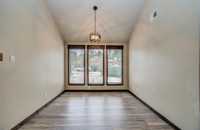 Building Photo - 712 Player Ct