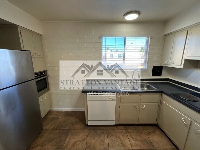 Building Photo - 6936 E 4th St