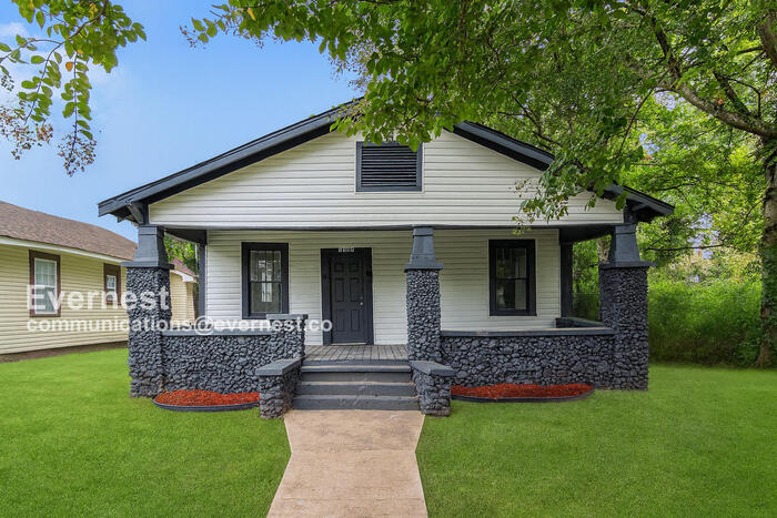 Primary Photo - 1309 Woodland Ave SW