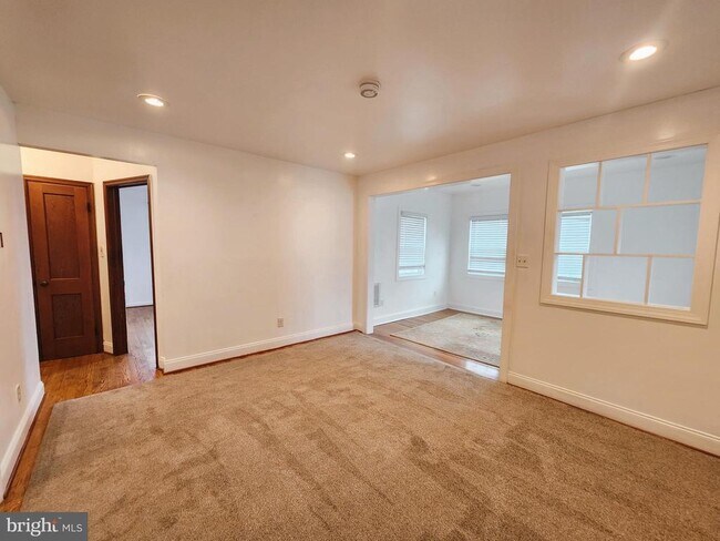 Building Photo - 3207 Bryant Ave