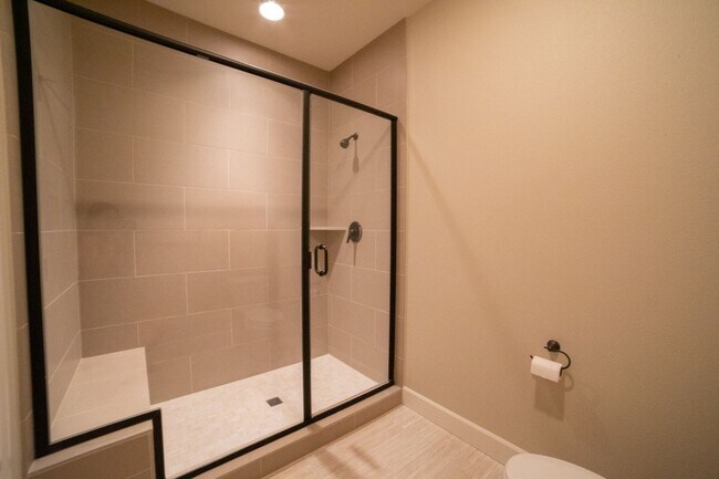 Building Photo - Beautiful Canby Custom Home!
