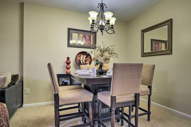 Building Photo - 5077 Cameo Terrace