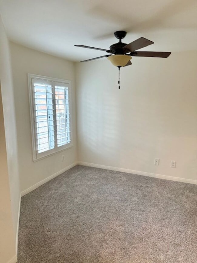 Building Photo - Beautiful Condo in Gated Community