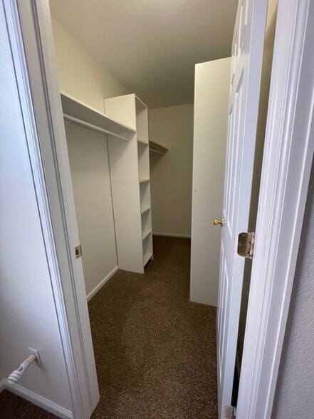 Building Photo - 21920 E Crestline Ln