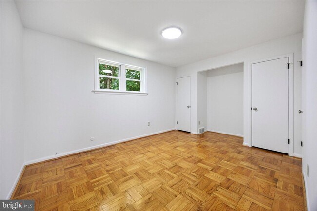 Building Photo - 348 Ripka St