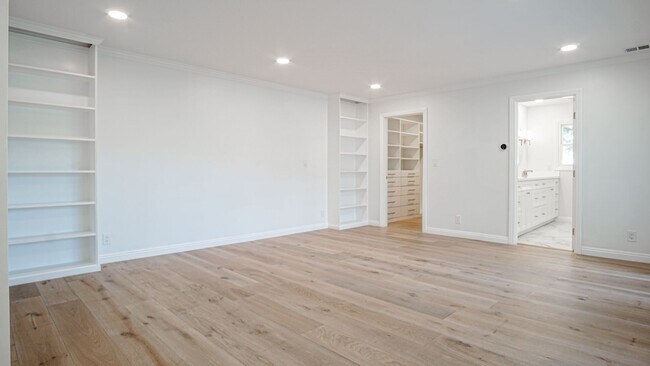 Building Photo - 5 bedroom, 5.5 bath, 4800 sq ft Prime Studio City Home with Pool and Hollywood Hills views