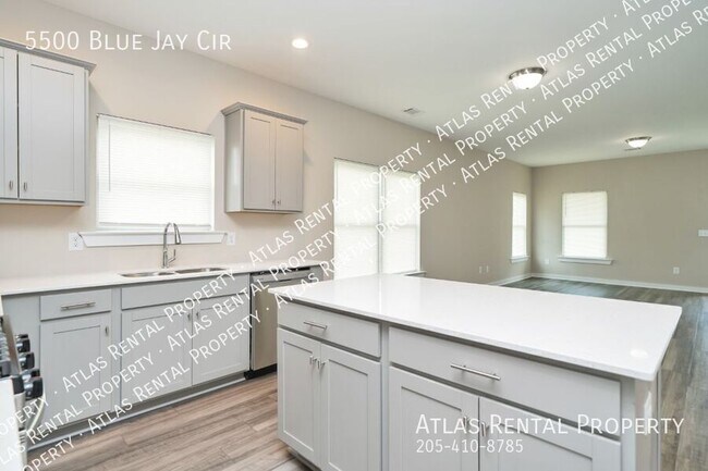 Building Photo - 5500 Blue Jay Cir
